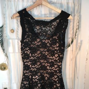 nha khanh noir timeless love dress